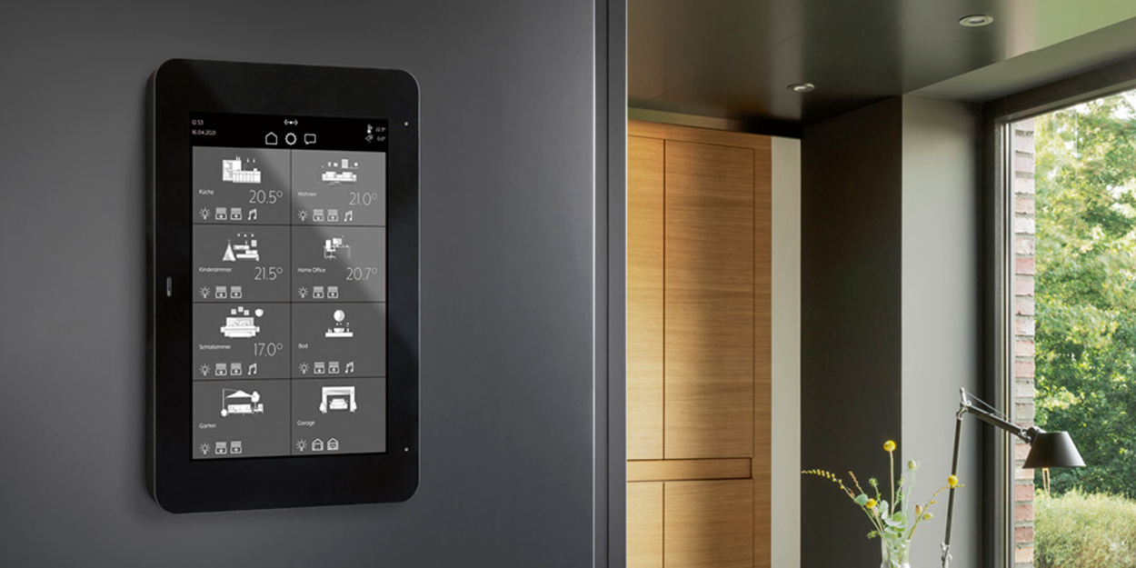 JUNG Smart Panel 8 bei Elektro Hörnlein GmbH in Dessau-Roßlau