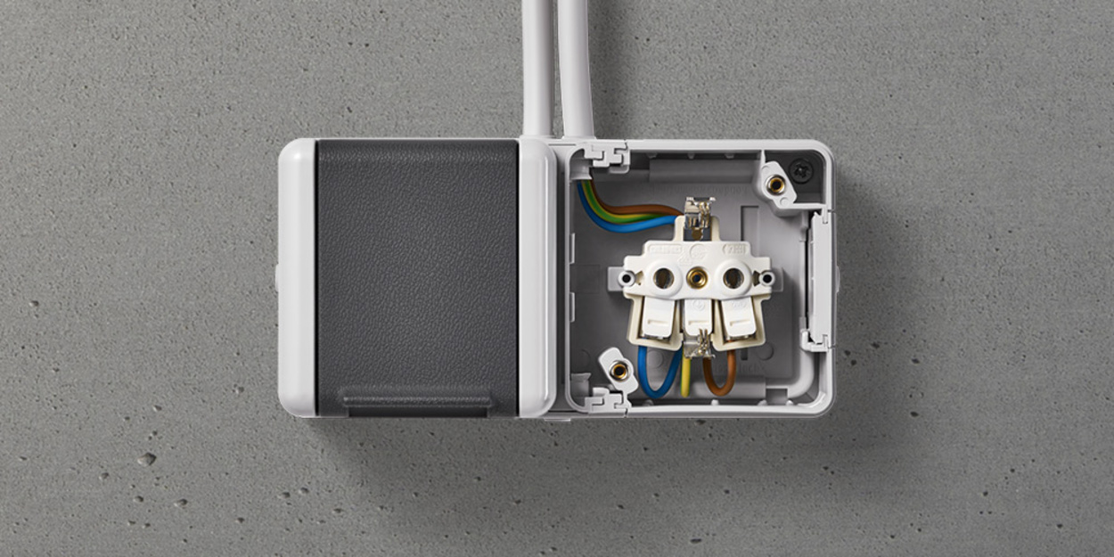 Doppelsteckdose mit Trennsteg bei Elektro Hörnlein GmbH in Dessau-Roßlau